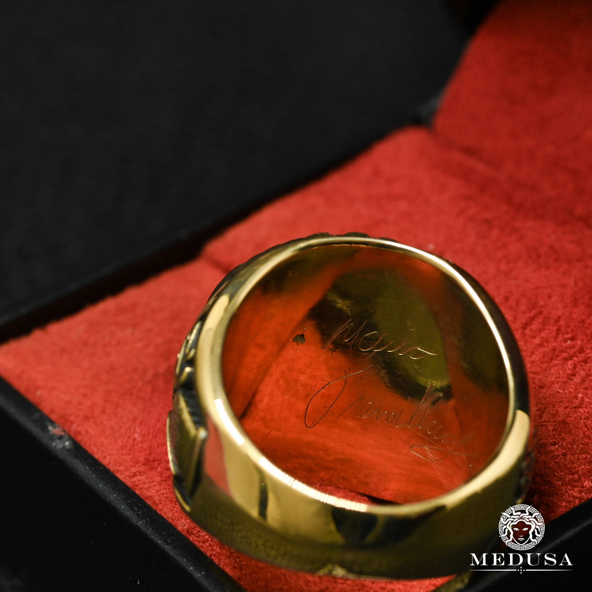 Bague Monobloc Années 70 En Altuglas Noir Et Blanc – Taille 51, Sans Métal, Occasion Vintage