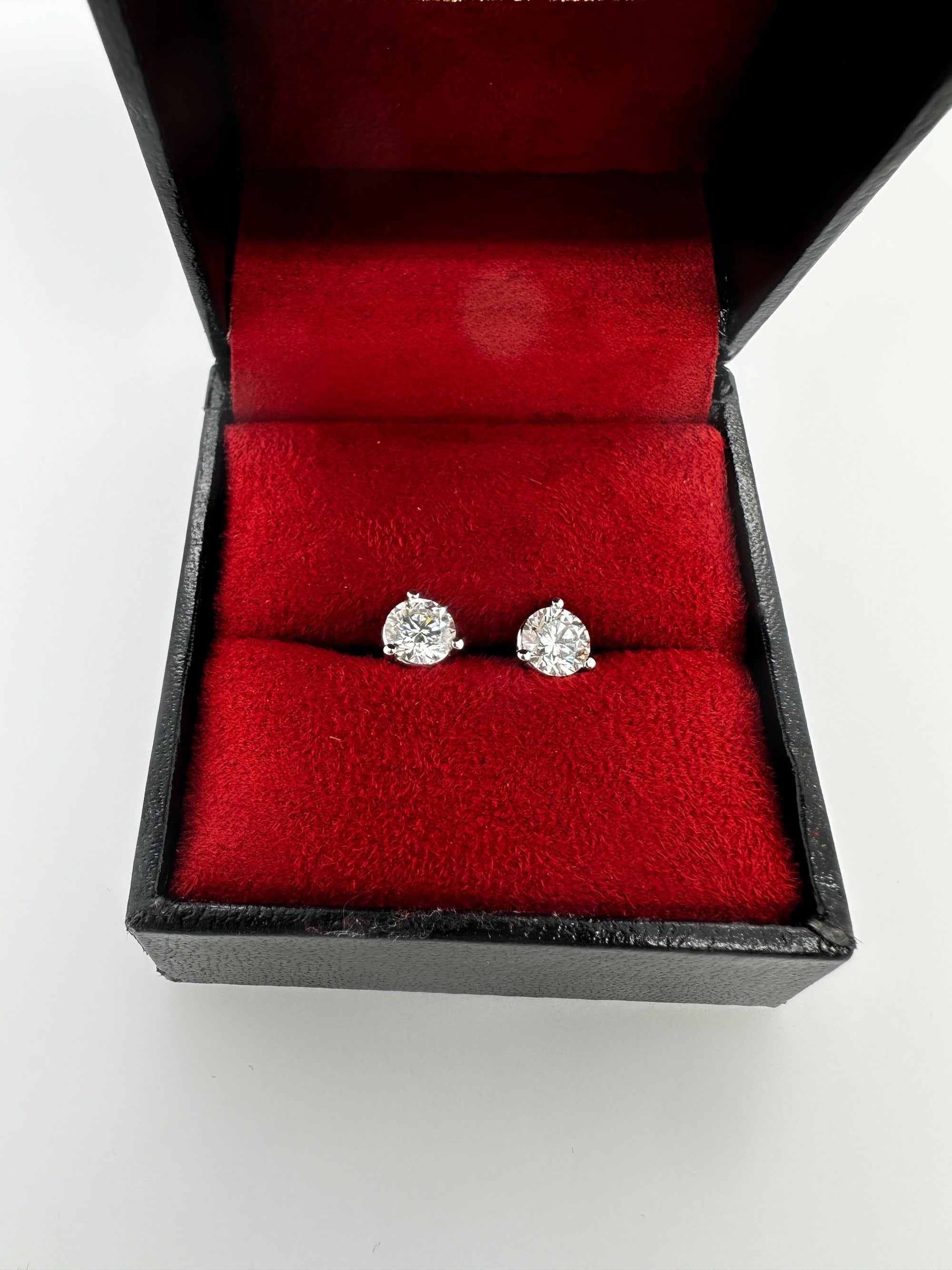 Boucle d'oreille diamant 90pt + 90pt