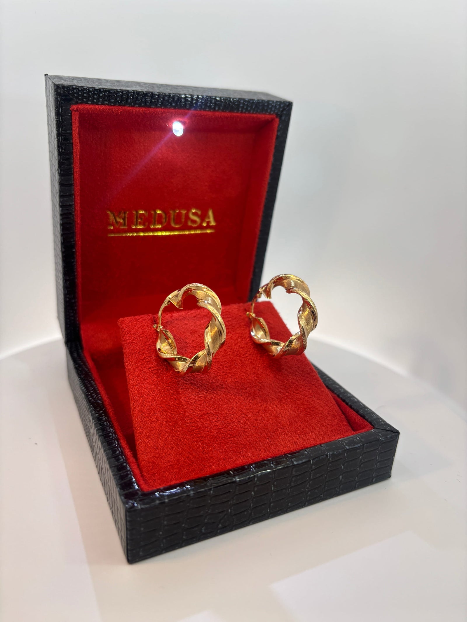 Boucle d'oreille torsade