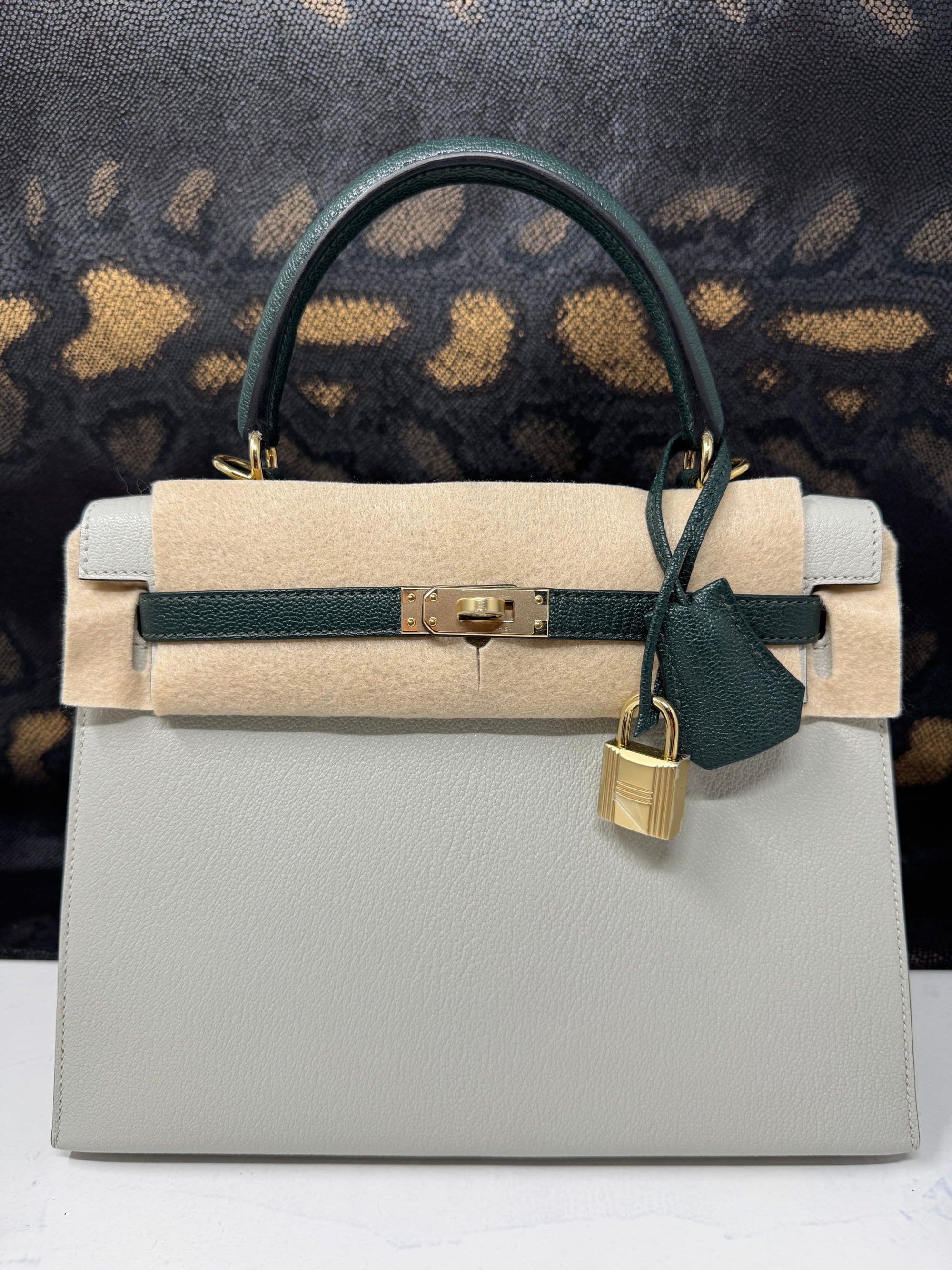 Kelly 25 Special Order Gris Perle & Vert Fonce Permabrass Hardware