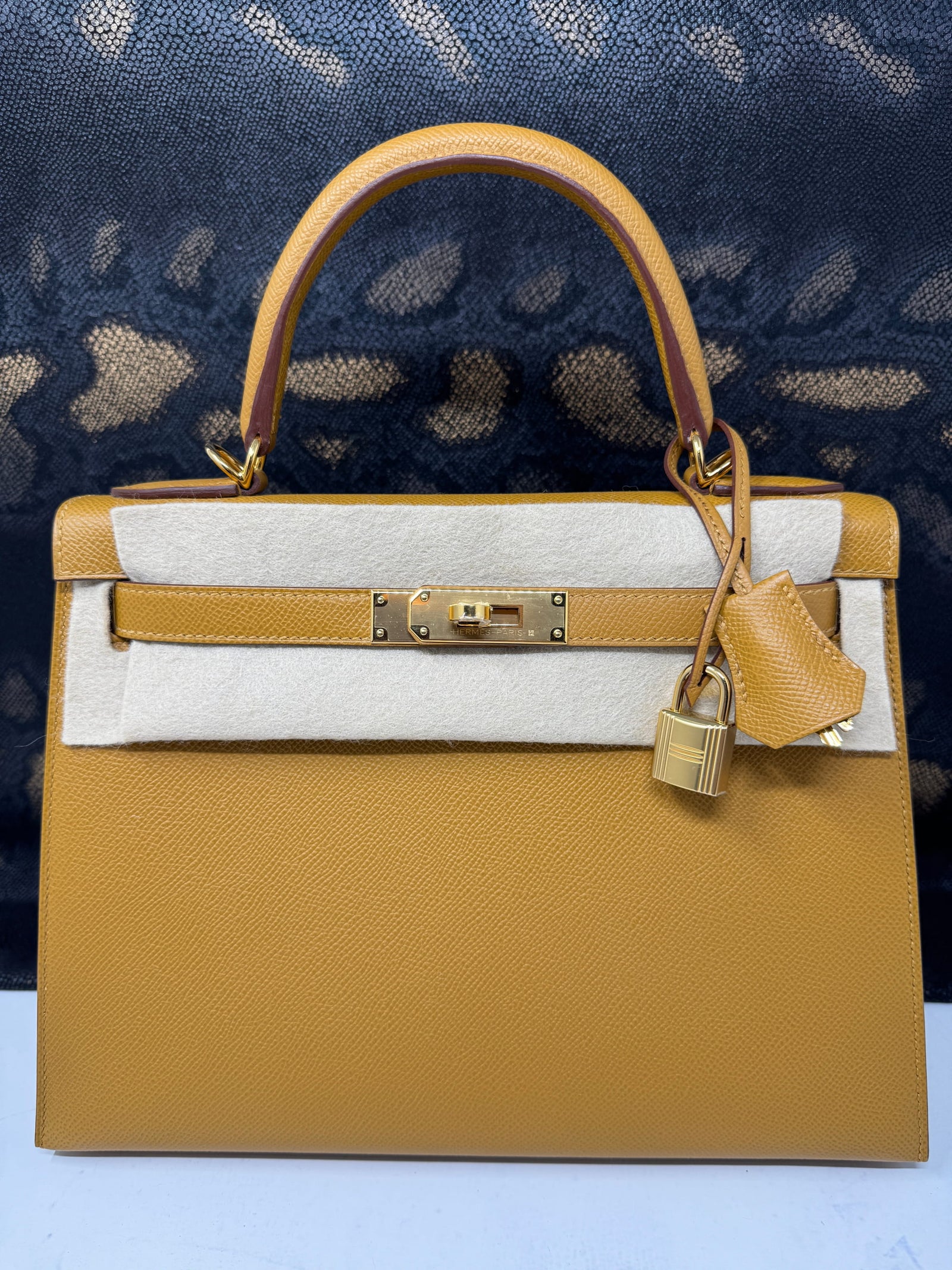 Kelly 28 Epsom Sesame Gold Hardware